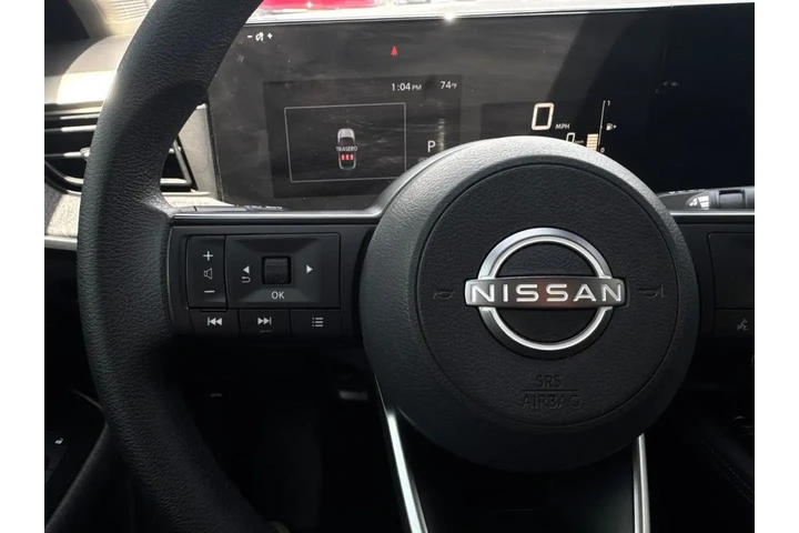 2025 Kicks SV 4WD image 8