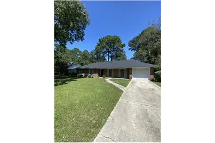 $2000 : Rental property with 3 bedro image 1