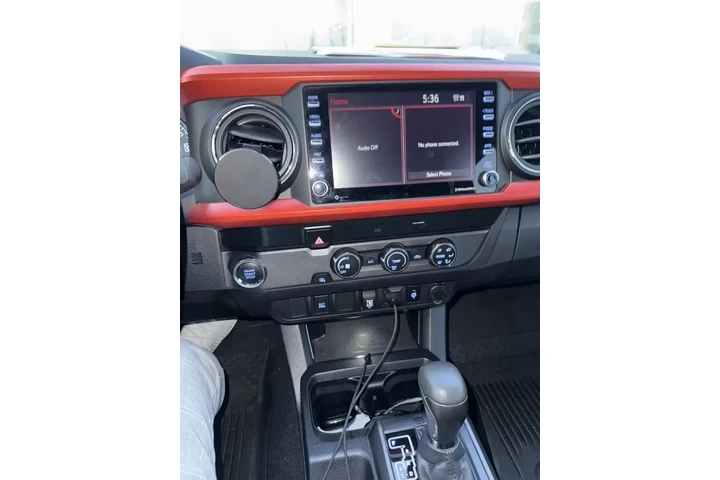 $30991 : Toyota Tacoma 2020 4x2 TRD S image 2