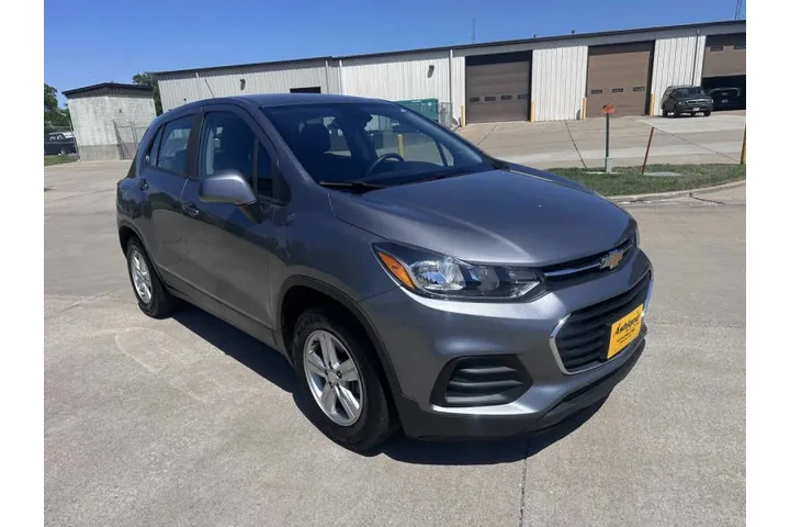 $10900 : 2020 Trax LS image 8