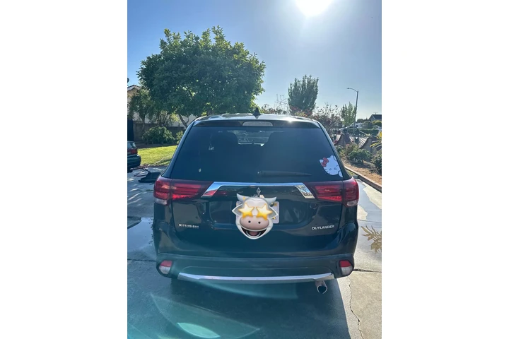 $7500 : 🚗 2017 Mitsubishi Outlander – image 6