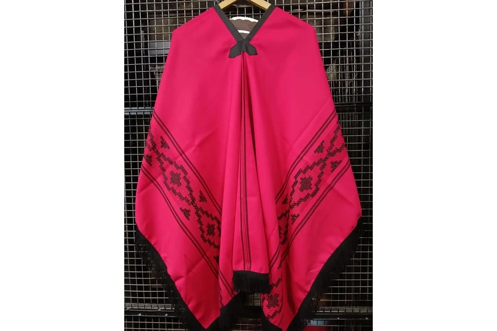 $400000 : Ponchos y tejidos Calamaco. image 2