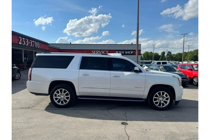 2017 GMC Yukon XL 4WD 4dr Den image 1