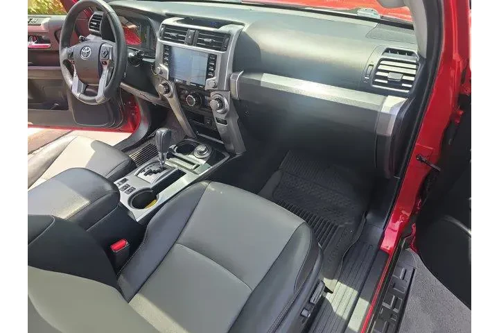 $39995 : Toyota 4Runner 2021 4x4 SR5 image 9