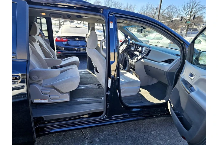 $10900 : 2015 Sienna LE FWD 8-Passenge image 5
