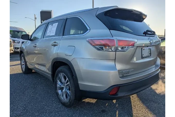 $22403 : Toyota Highlander 2015 XLE 4 image 5