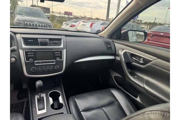 $7979 : 2016 Altima 2.5 SR image 6