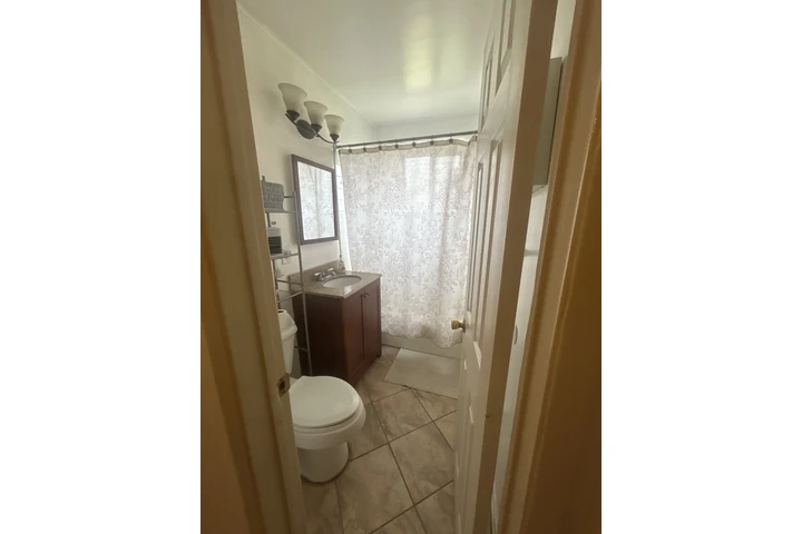 $750 : Cuarto de renta en downey image 4