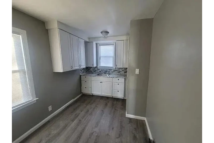 $900 : Private Home image 5