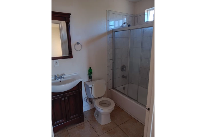 $900 : Cuarto en renta image 6