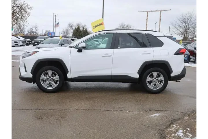 $31277 : Toyota RAV4 2025 AWD XLE 4dr image 5
