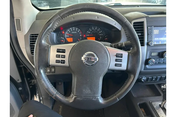 Nissan Frontier 2019 4x4 SV image 8