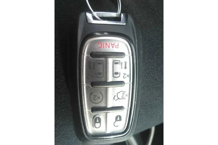 $25990 : Chrysler Pacifica 2023 Touri image 9