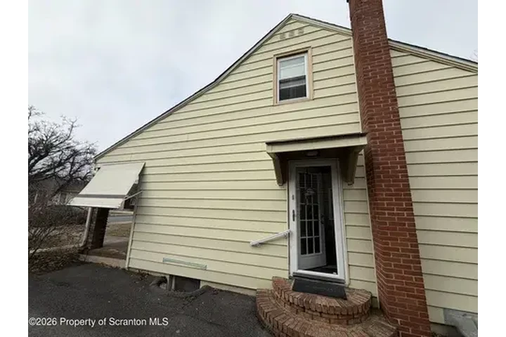 $1200 : Spacious 1BR 2 BA $1200 image 1