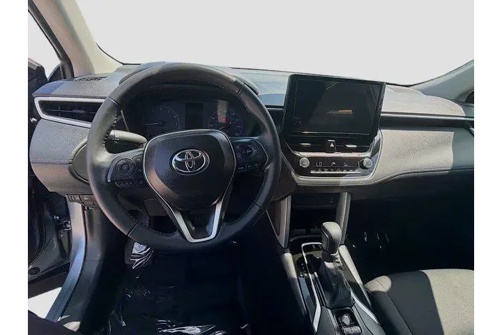$23986 : Toyota Corolla Cross 2024 LE image 8