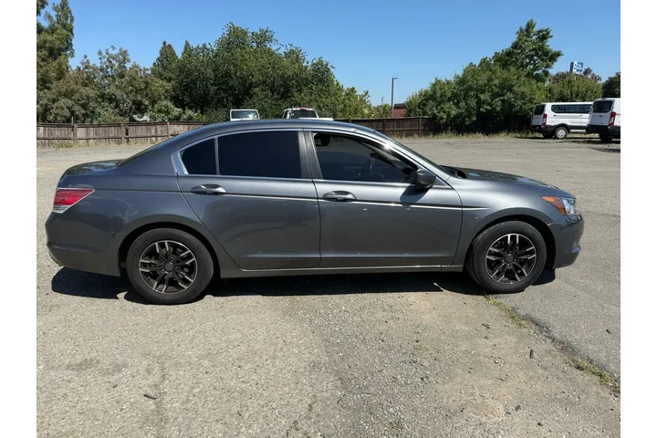 $7000 : Honda Accord 2010 LX 4dr Sed image 6