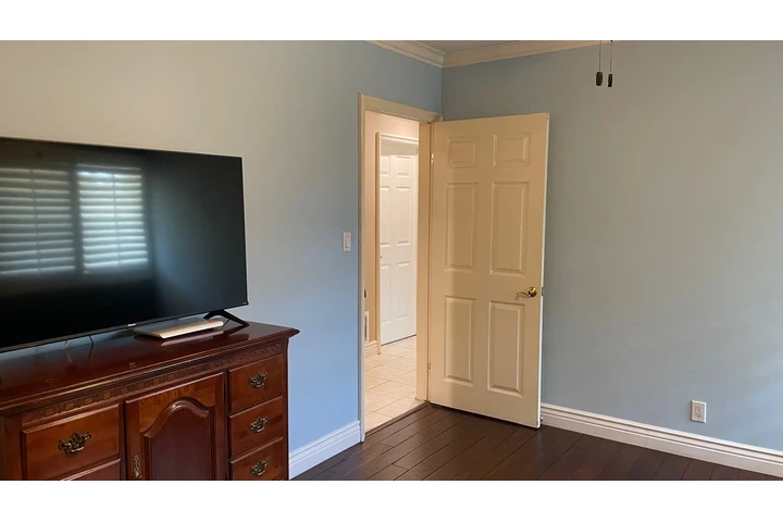 $1100 : Cuarto amplio en Northridge image 3