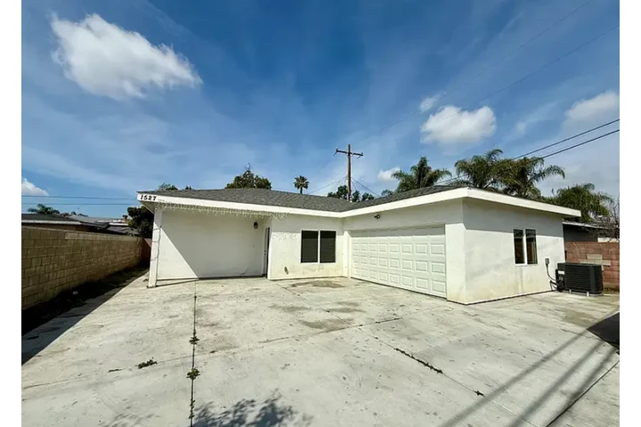 $1650 : ^* ALL UTILITIES INCLUDED *^ image 2