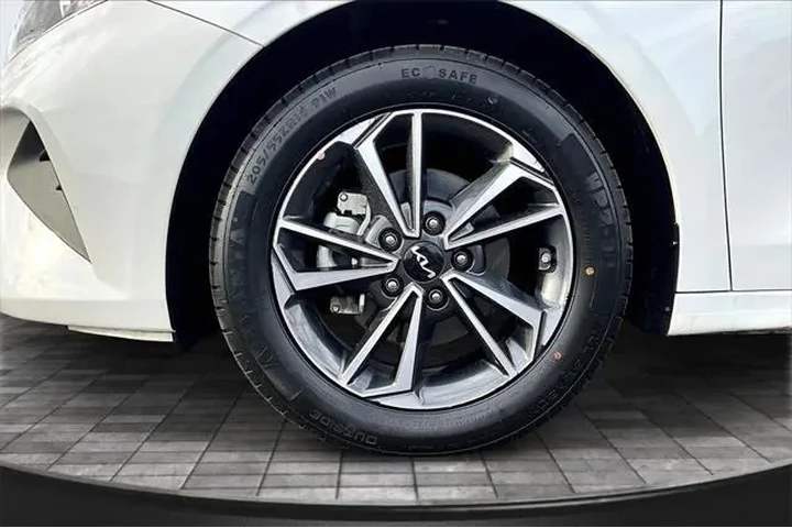 $14998 : Kia Forte 2024 LX 4dr Sedan image 9