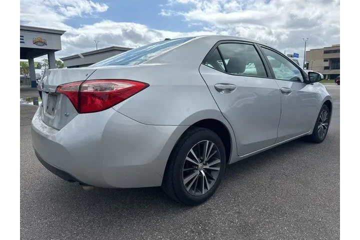 $10194 : Toyota Corolla 2017 LE 4dr S image 2