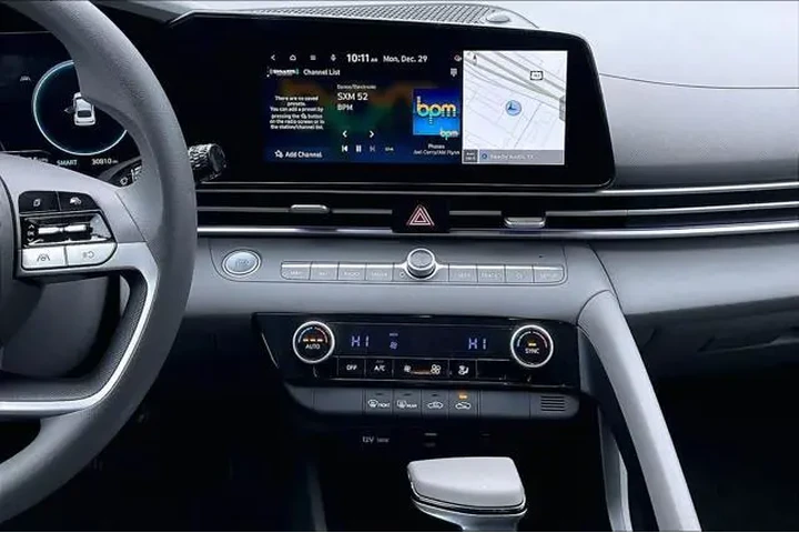 $19799 : Hyundai ELANTRA 2024 SEL 4dr image 5