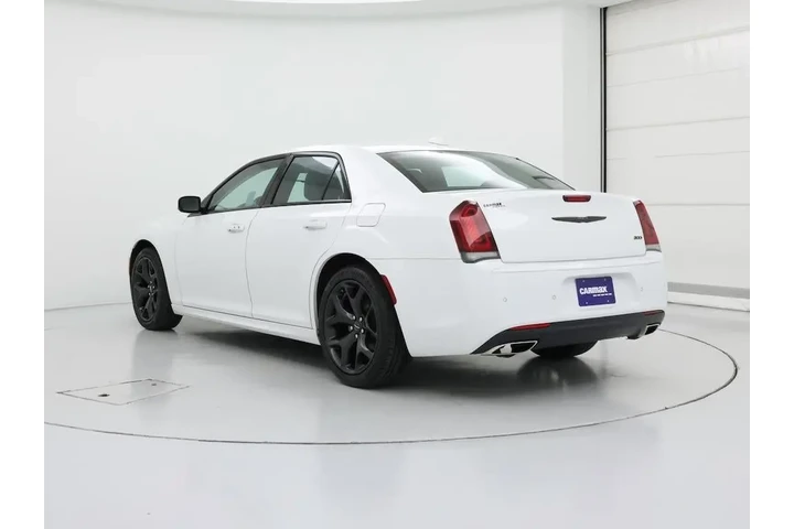 $27998 : Chrysler 300 2022 Touring L image 2