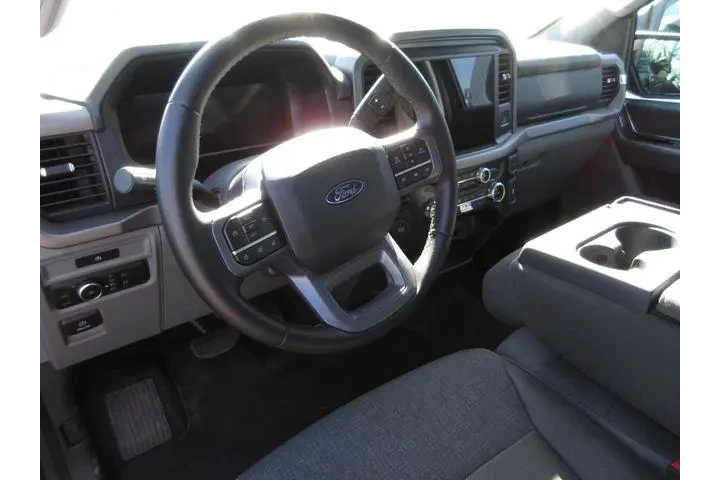 $36861 : Ford F-150 2025 4x2 XLT 4dr image 6
