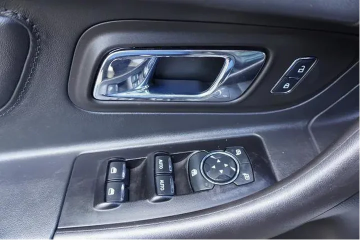 $19988 : Ford Taurus 2016 AWD SHO 4dr image 9