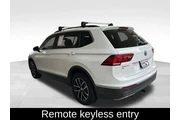 $11813 : Volkswagen Tiguan 2021 SE 4d thumbnail
