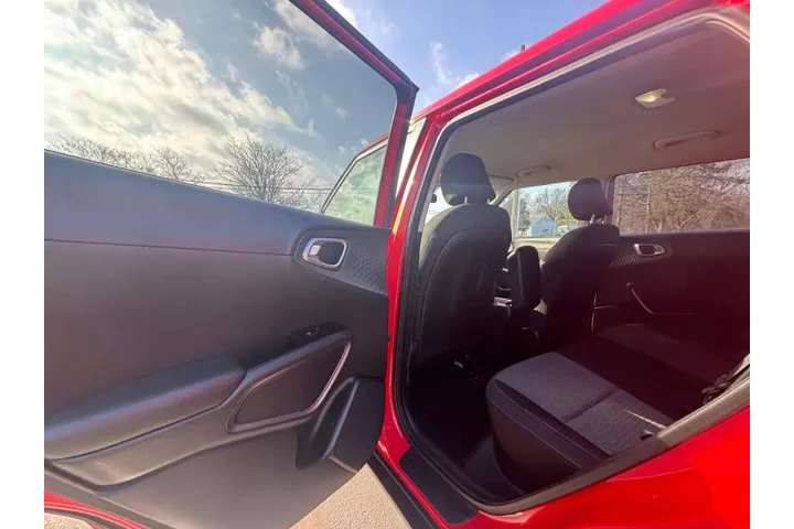 $7999 : 2020 Soul S image 8