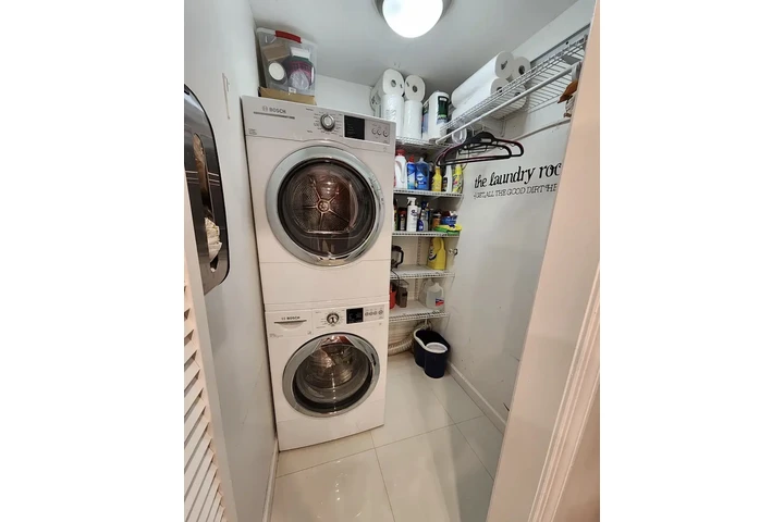 $1000 : charming Spacious home image 6