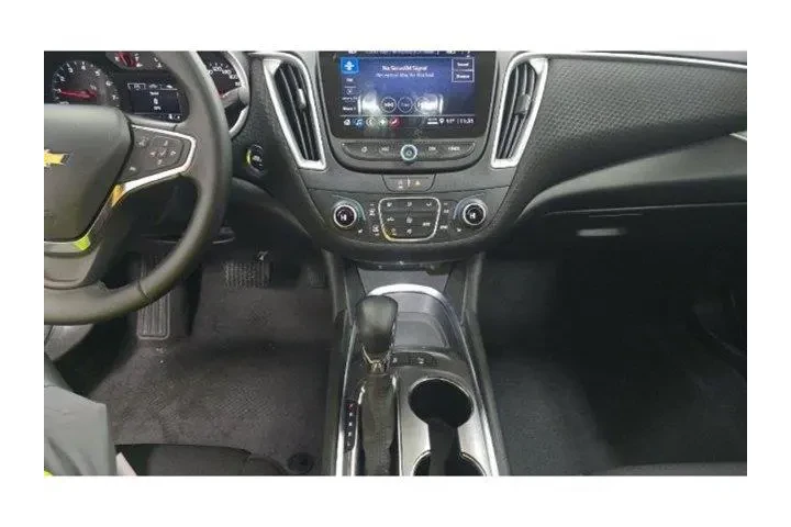 $24500 : Chevrolet Malibu 2024 LT 4dr image 9