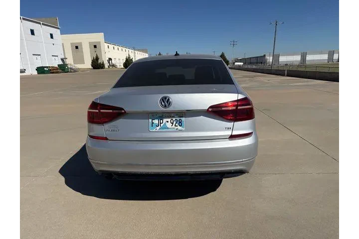 $10843 : Volkswagen Passat 2017 1.8T image 6