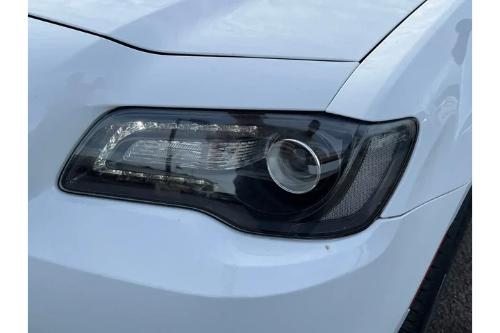 $28692 : Chrysler 300 2023 Touring 4d image 9