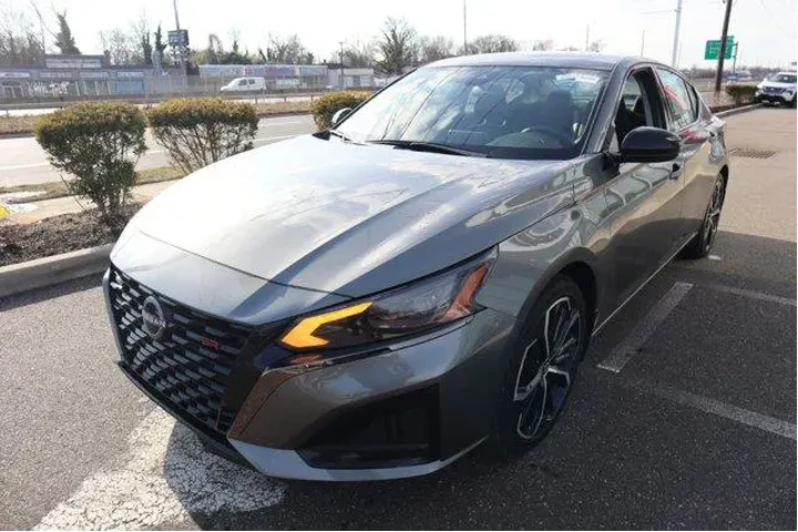 $21115 : Nissan Altima 2025 2.5 SR 4d image 9