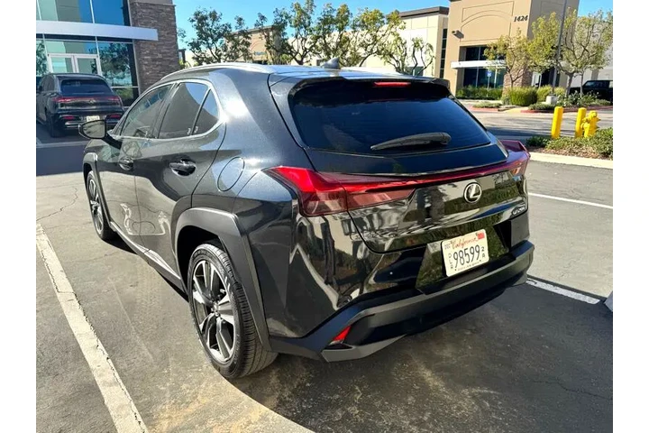2019 UX 200 Base 4D SUV FWD image 5