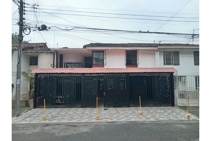 $5500000 : Casa Barrio La Flora image 1