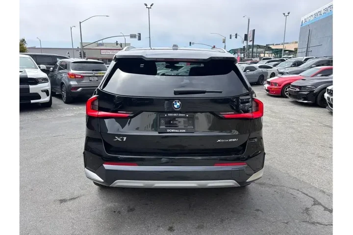 $30388 : BMW X1 2024 AWD xDrive28i 4d image 6