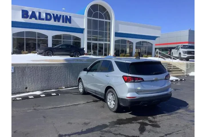 $17550 : Chevrolet Equinox 2022 LS 4d image 5