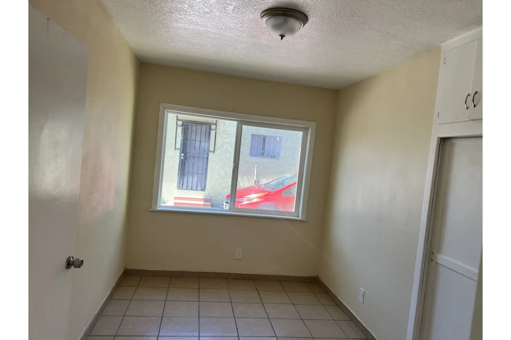 $1700 : 1Recamana Duplex Renta Compton image 7