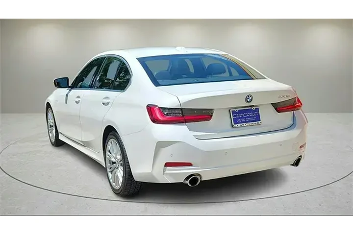 $32153 : BMW 3 Series 2024 330e 4dr S image 5