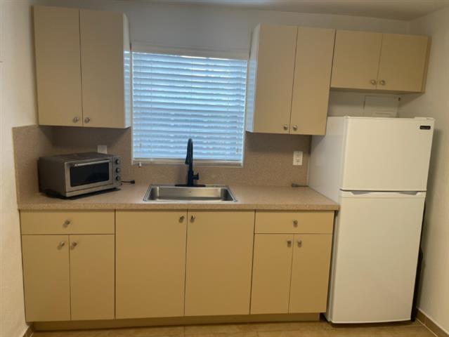 $1550 : Apartment-efficiency for rent image 1