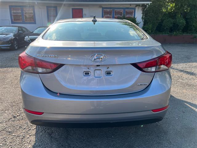 2015 Elantra SE image 5