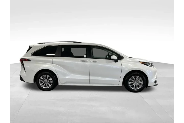 $49990 : 2025 Sienna XLE 7 Passenger image 6