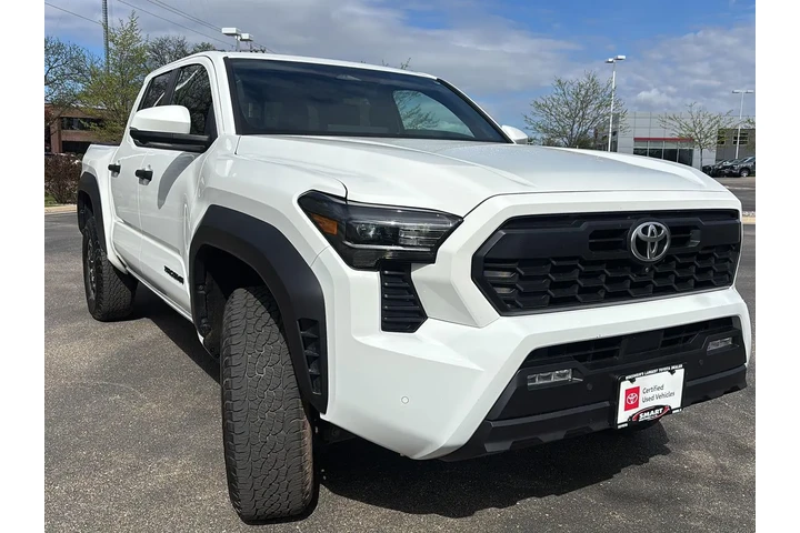 $42994 : Gold Certified 2025 TACOMA TR image 6