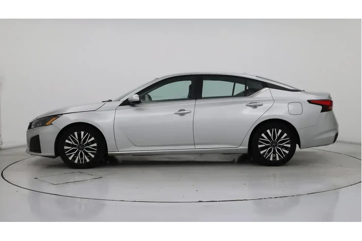 $18998 : Nissan Altima 2023 2.5 SV 4d image 3