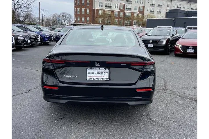 $21550 : Honda Accord 2024 LX 4dr Sed image 5