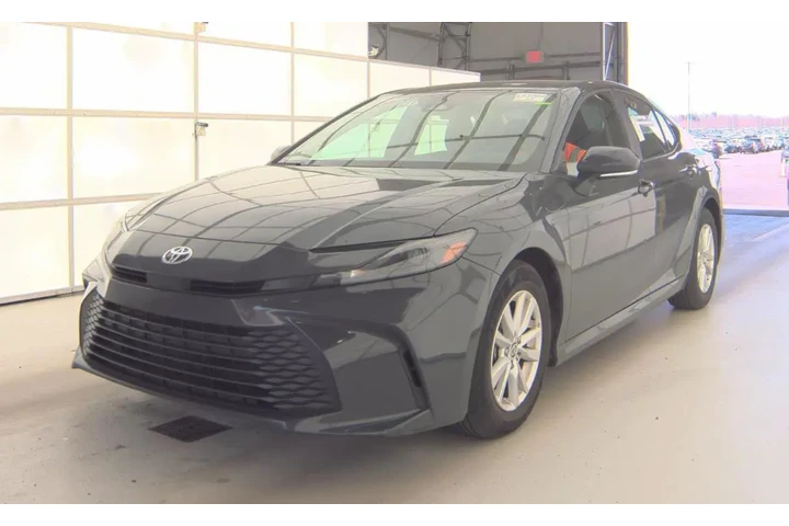 $27490 : Toyota Camry 2025 AWD LE 4dr image 1