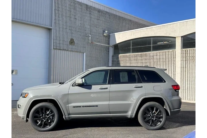 $25418 : Jeep Grand Cherokee WK 2022 image 2