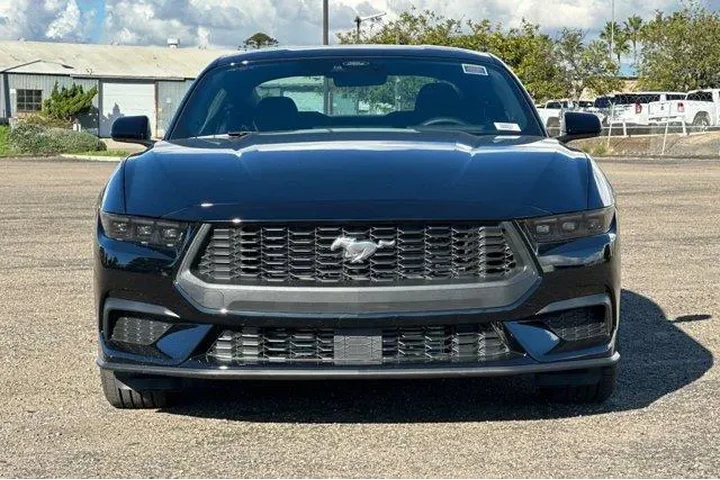 $32000 : Ford Mustang 2026 EcoBoost P image 2